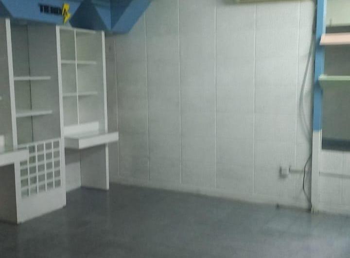 Alquilo local comercial amplio en Mitre 935 5