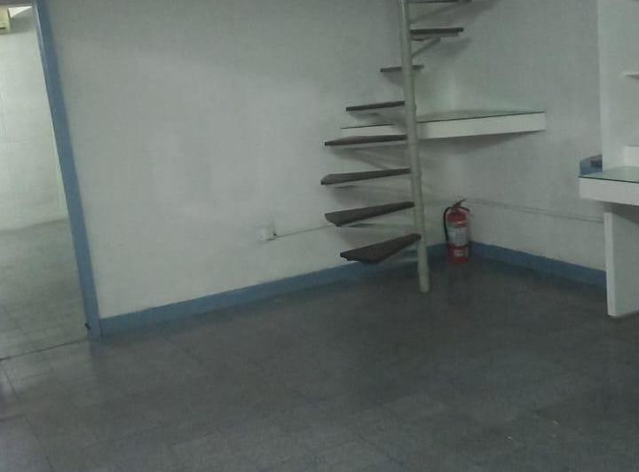 Alquilo local comercial amplio en Mitre 935 2