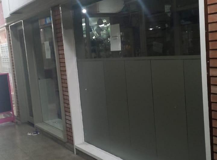 Alquilo local comercial amplio en Mitre 935 1