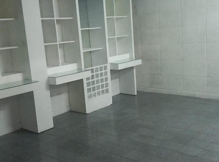 Alquilo local comercial amplio en Mitre 935 3