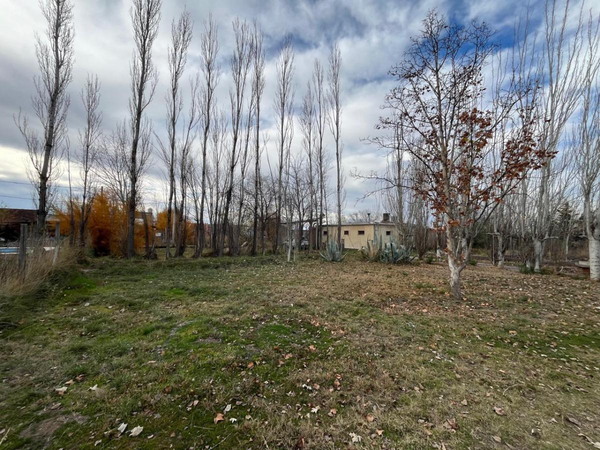 Parcela de 1.400 m² con Casa a Refaccionar 2