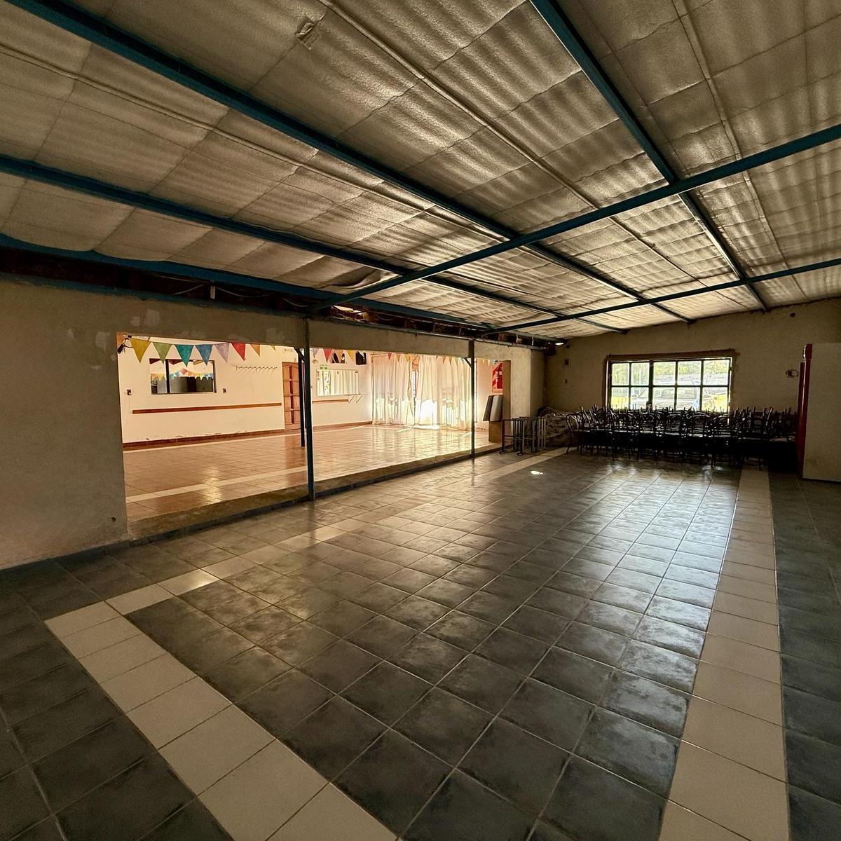 Casa con Salones y Predio de 2500 m² Calle Roca Plottier 1