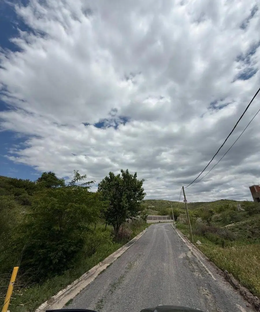 VENDO LOTE EN LA CALERA 380M2 - AGUA, LUZ, GAS NATURAL 2
