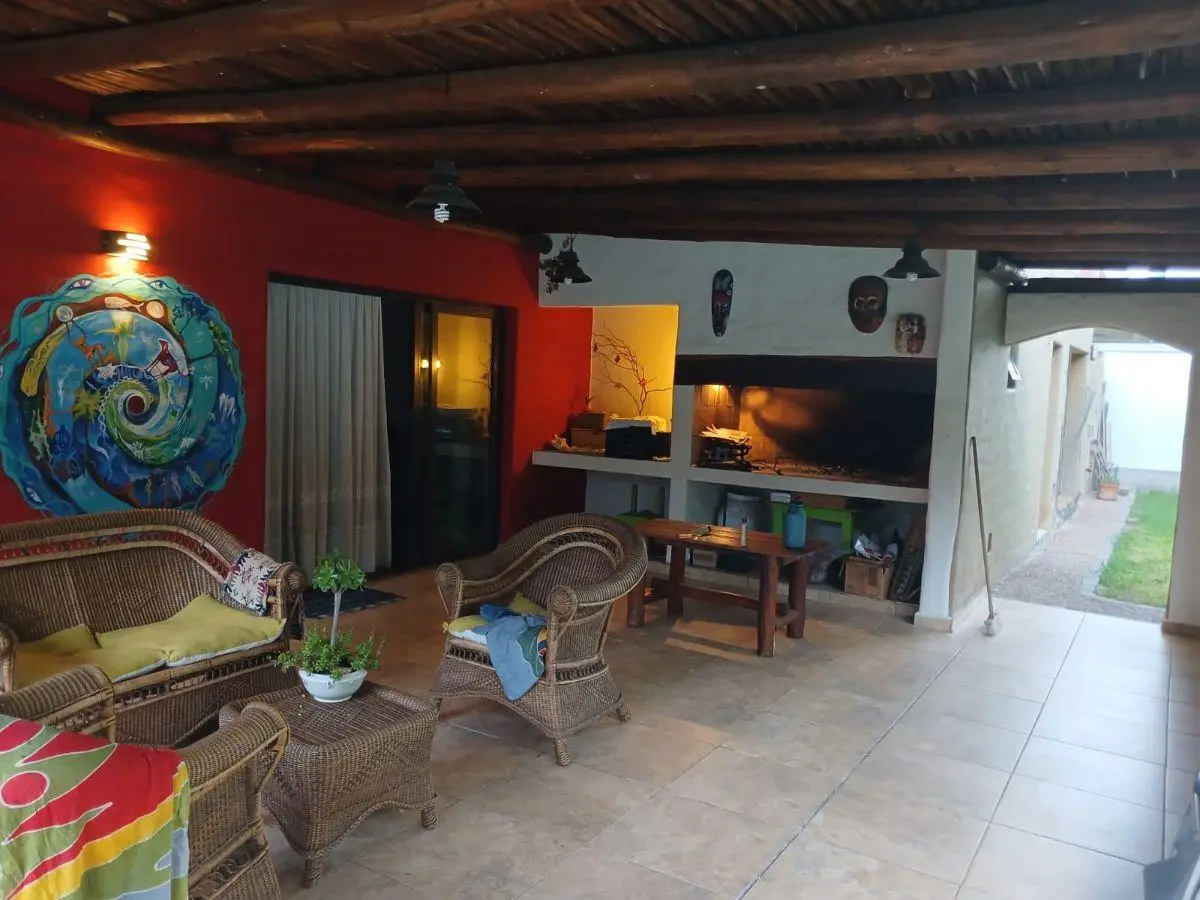 VENDO CASA - VALLE ESCONDIDO - LOS CIELOS -3 DORM Y PILETA 3