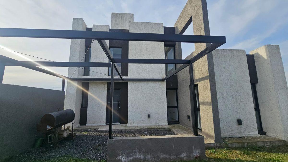 Foto de VENDO CASA, sobre Ruta E53, entrnado barrio cerrado La Pampena, imagen 5