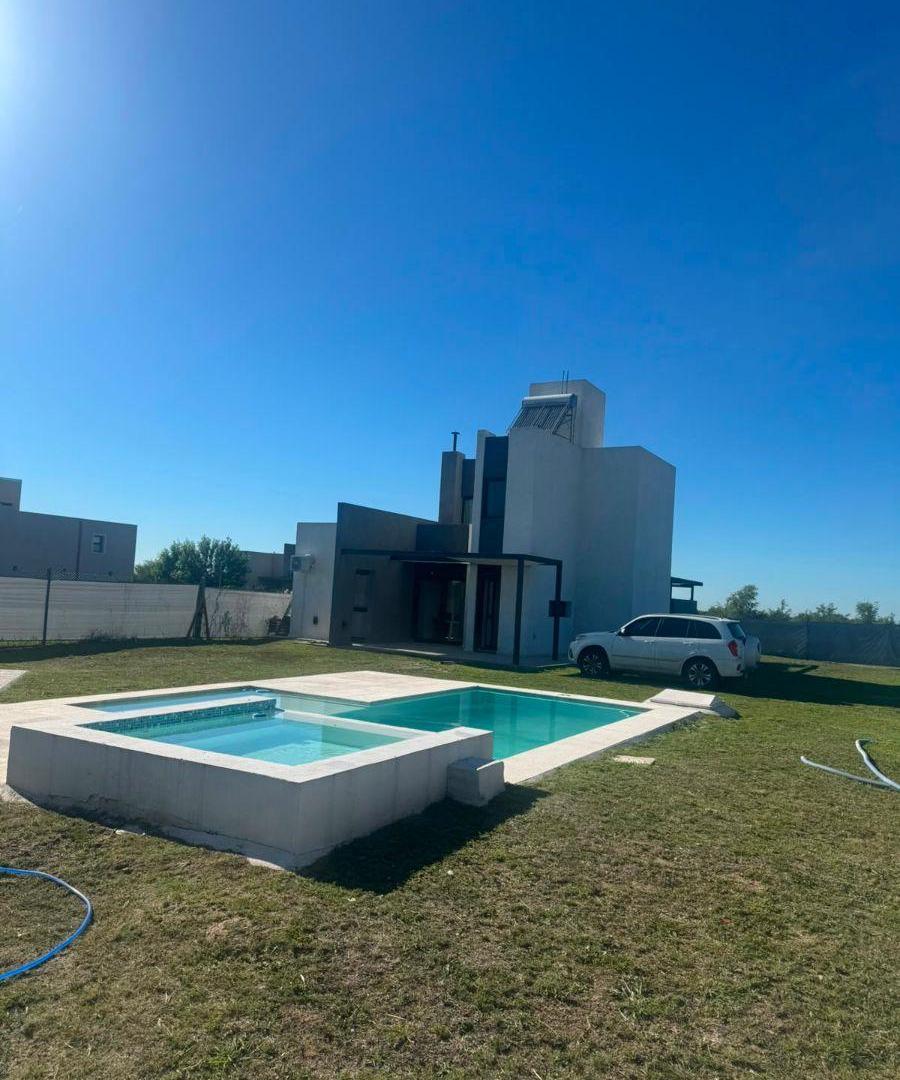 Foto de VENDO CASA, sobre Ruta E53, entrnado barrio cerrado La Pampena, imagen 2