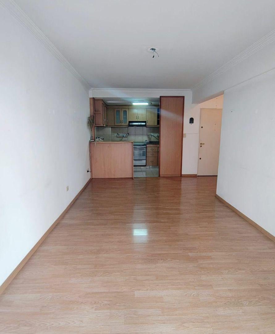 3 Ambientes en venta, al frente con balcón
