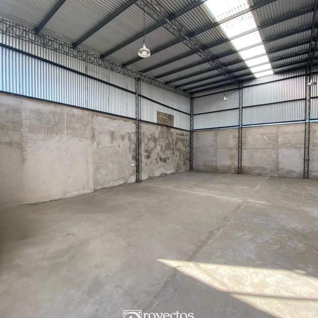 ALQUILER GALPON 10 DE FRENTE X 12,50 mts DE FONDO B° PATRICIOS Martiniano Chilavert N°3710. 3