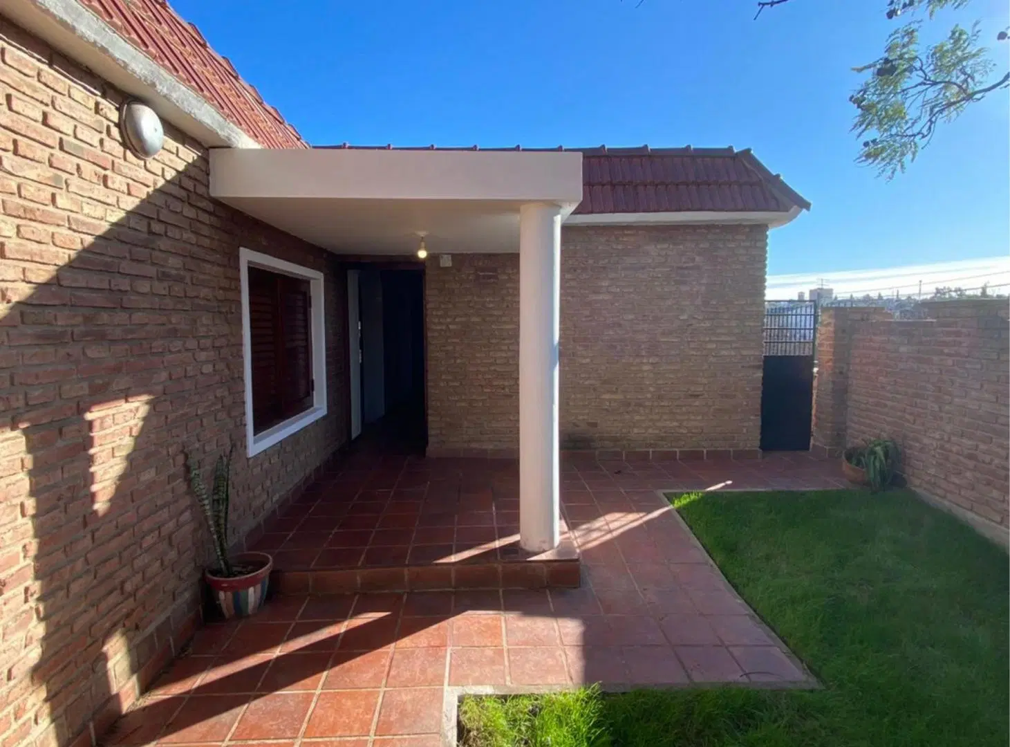 ALQUILER DE CASA ESQ MAS DEPENDECIA DE SERVICIO Bº COLINAS DE VÈLEZ SARFIELD calle Lamartine 4