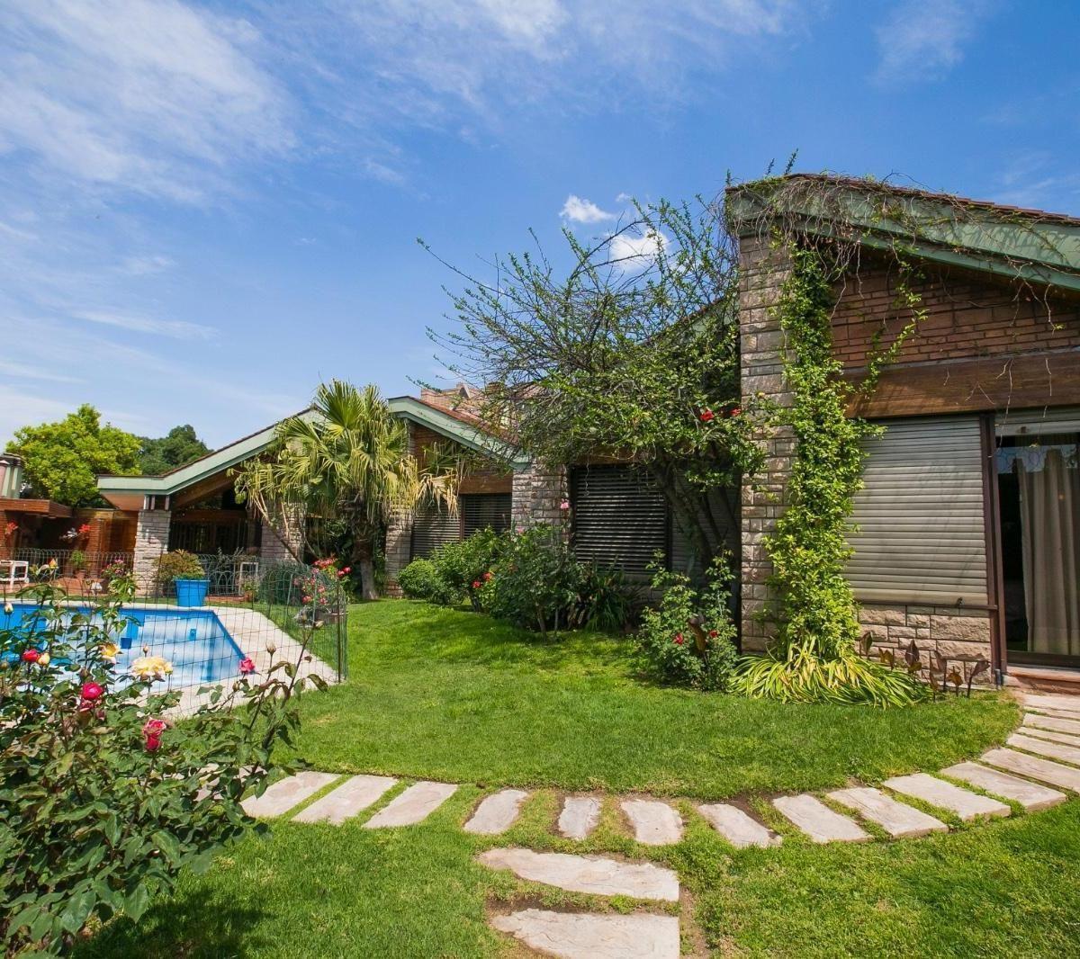 CASA DE CATEGORIA EN VENTA 5TA SECCIÓN