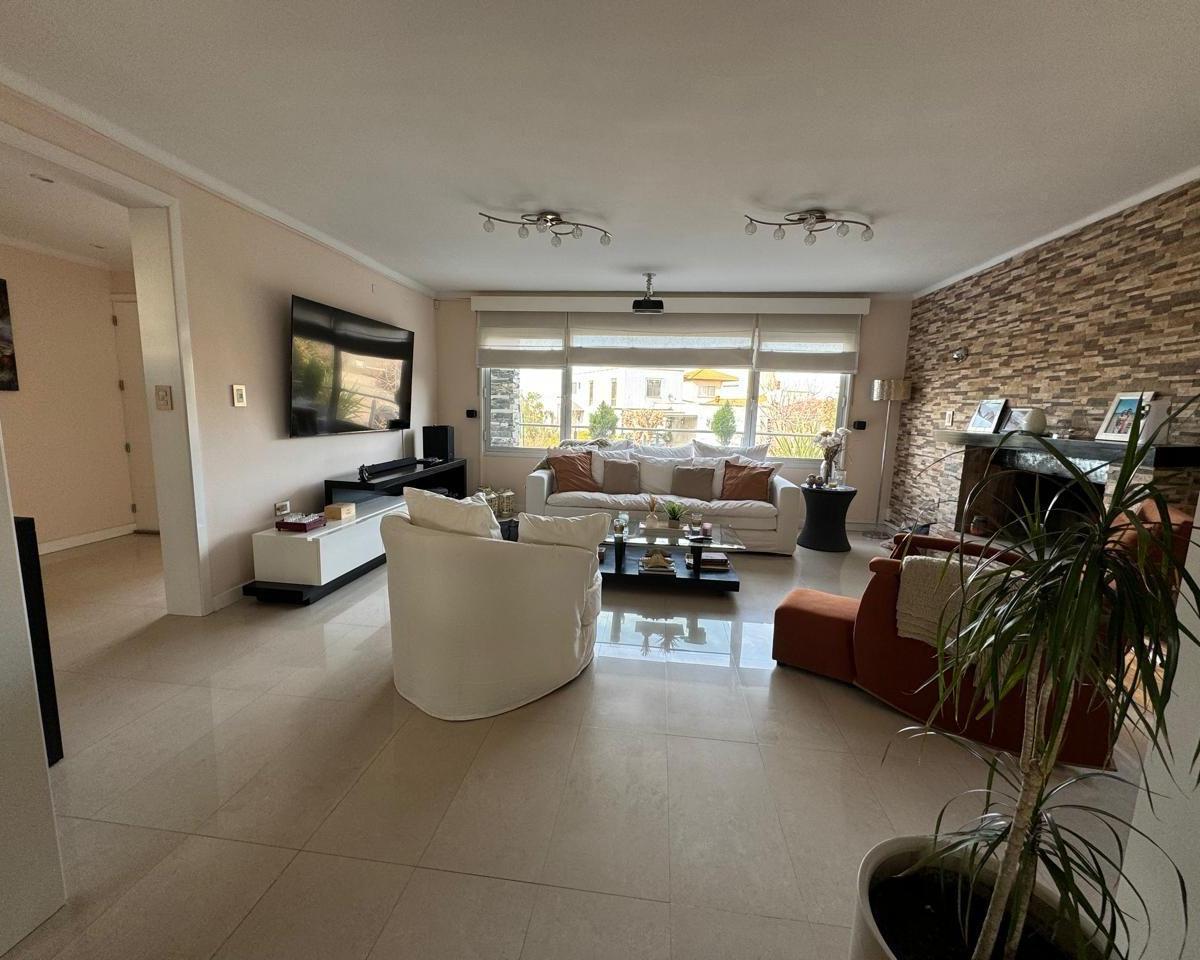 Casa en Venta 3 Dorm. en Barrio Privado Laderas de Chacras 5