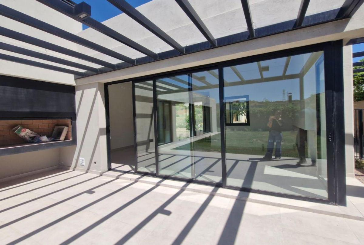 Casa 3 Dorm.. | Aguaribay Al 100 1