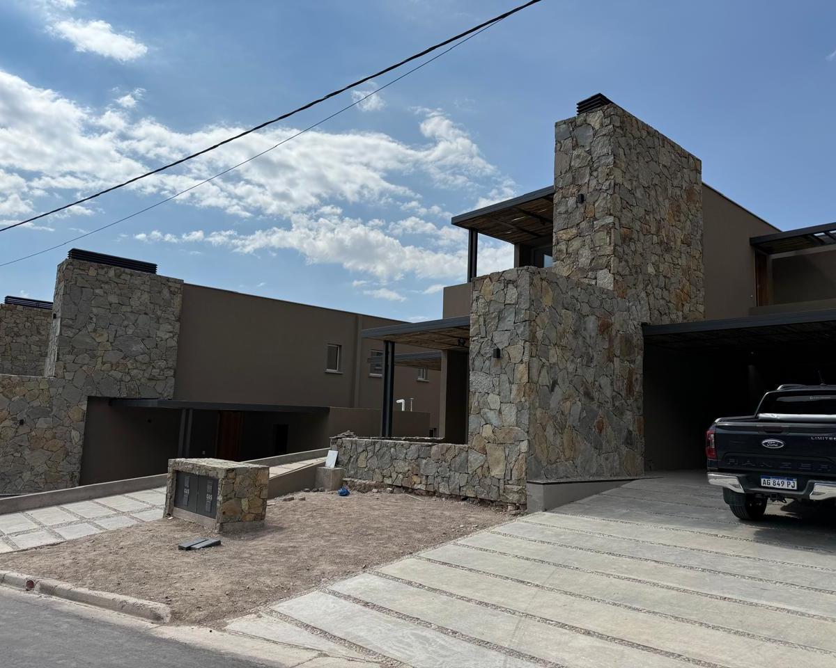 Departamento de 2 Habitaciones en Barrio Privado Mendoza Norte 2
