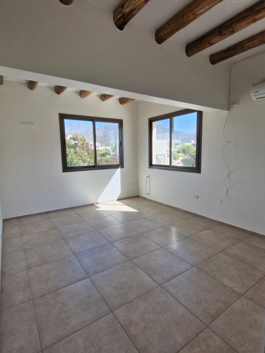 Venta Casa de 3 Dorm. en Barrio Privado La Bastilla 5