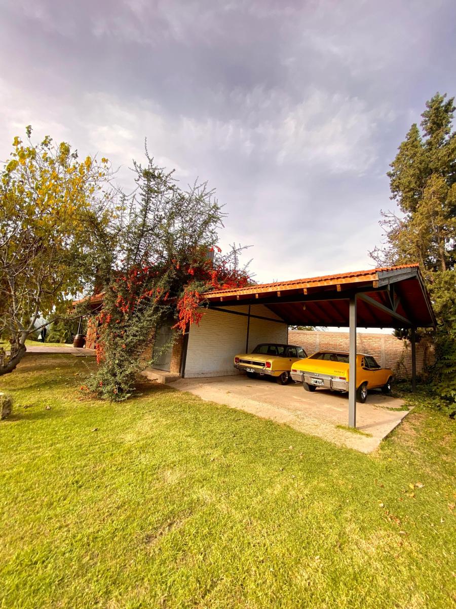 Venta Casa con Gran Parque en Lujan de Cuyo 3