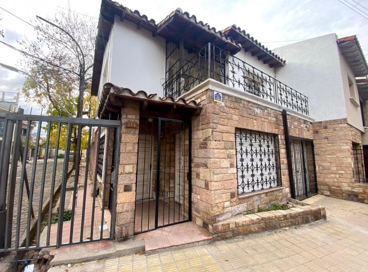 AVITAX PROPIEDADES alquila AMPLIA casa en Capital para USO COMERCIAL. 3