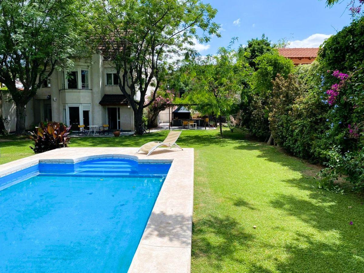 Venta Casa de categoría 5 habitaciones (3 en suite) en Quinta Sección