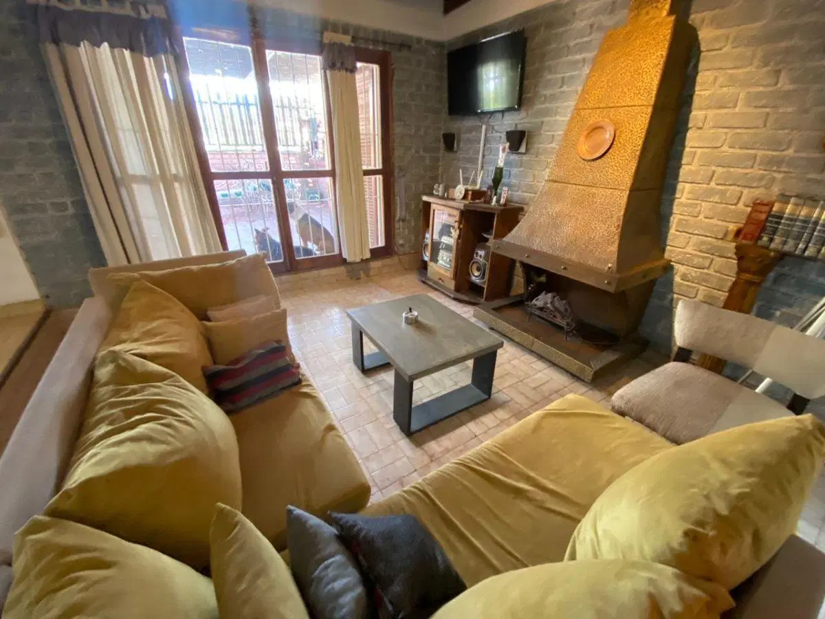 CASA EN VENTA DE 3 HABITACIONES EN CUARTA SECCION CIUDAD DE MENDOZA 3