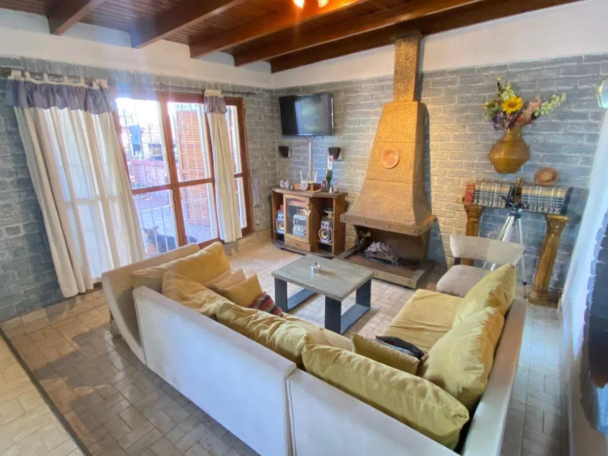 CASA EN VENTA DE 3 HABITACIONES EN CUARTA SECCION CIUDAD DE MENDOZA 4