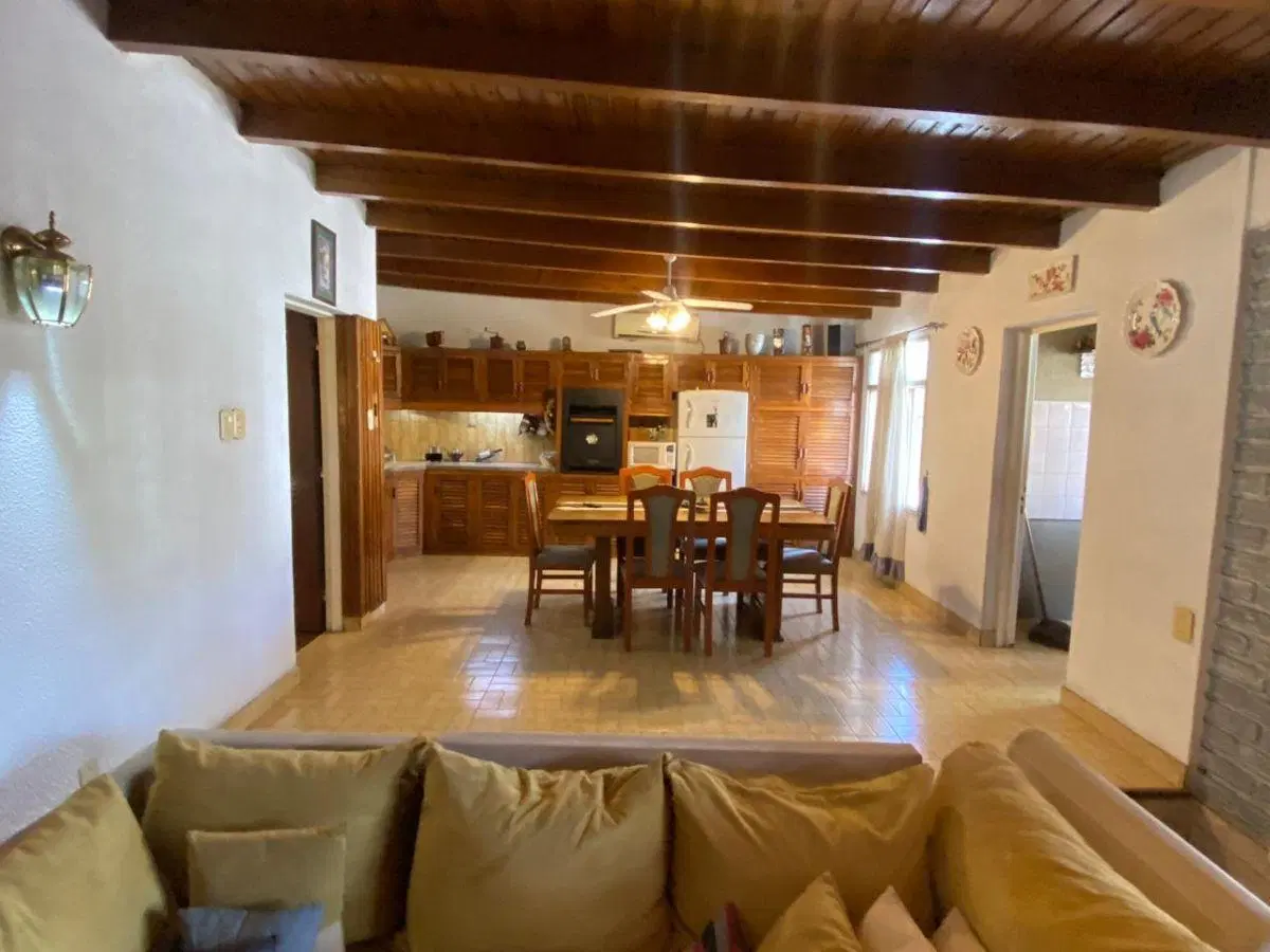 CASA EN VENTA DE 3 HABITACIONES EN CUARTA SECCION CIUDAD DE MENDOZA 5