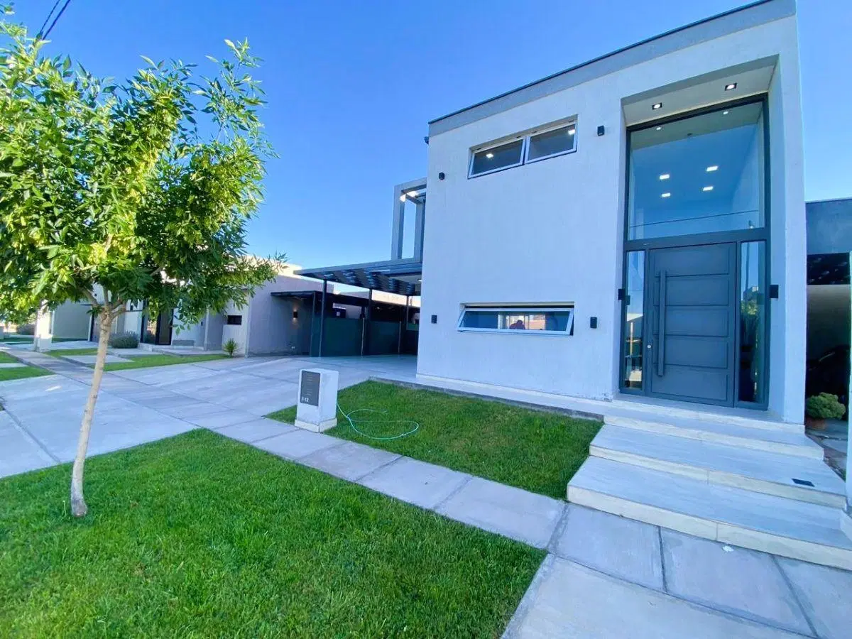 Venta Casa de categoría 4 habitaciones en Lujan de Cuyo. 5
