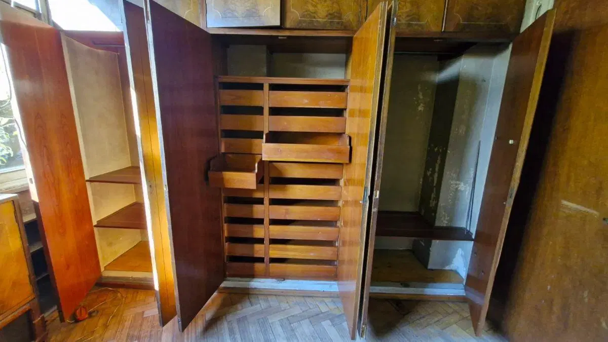 VENTA DE DEPARTAMENTO DE 3 HABITACIONES CON TERRAZA PROPIA A RECICLAR A METROS DE LA PLAZA ITALIA. 5