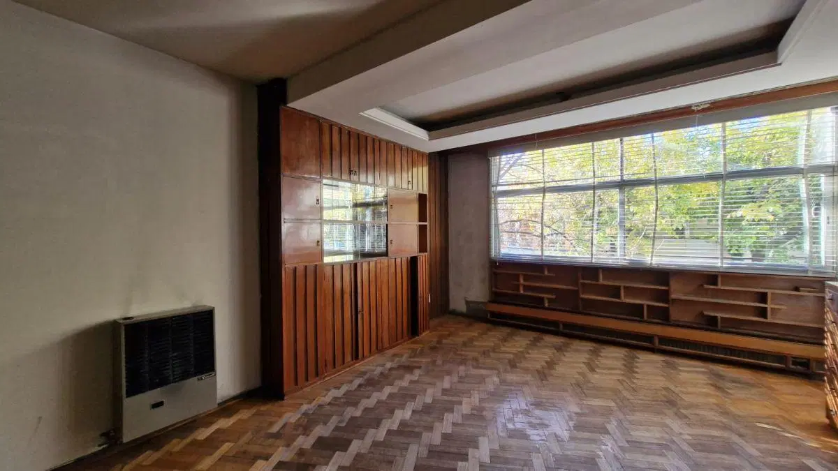 VENTA DEPARTAMENTO DE TRES HABITACIONES CON TERRAZA PROPIA PARA RECICLAR A METROS DE PLAZA ITALIA 3