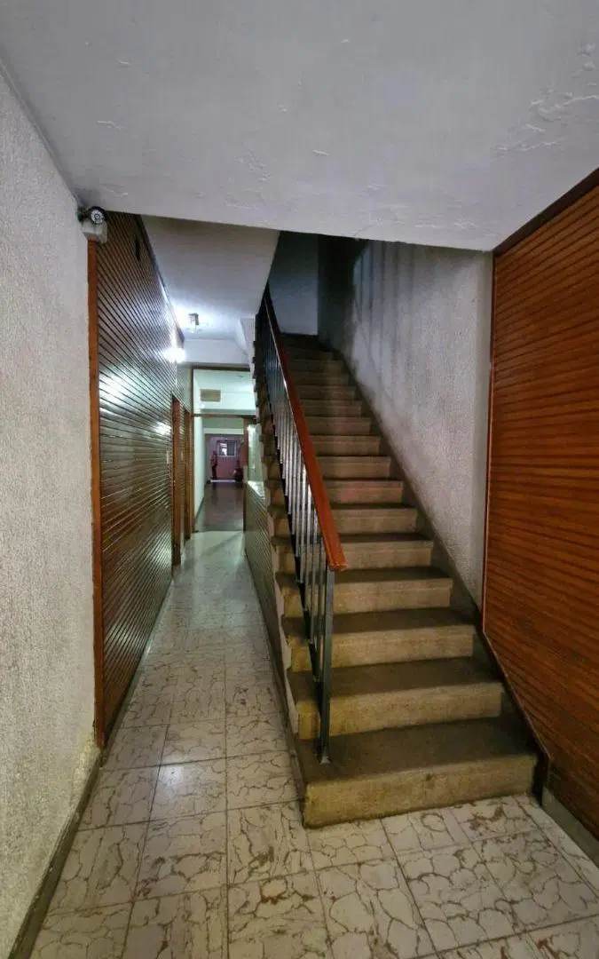 VENTA DEPARTAMENTO DE TRES HABITACIONES CON TERRAZA PROPIA PARA RECICLAR A METROS DE PLAZA ITALIA 5