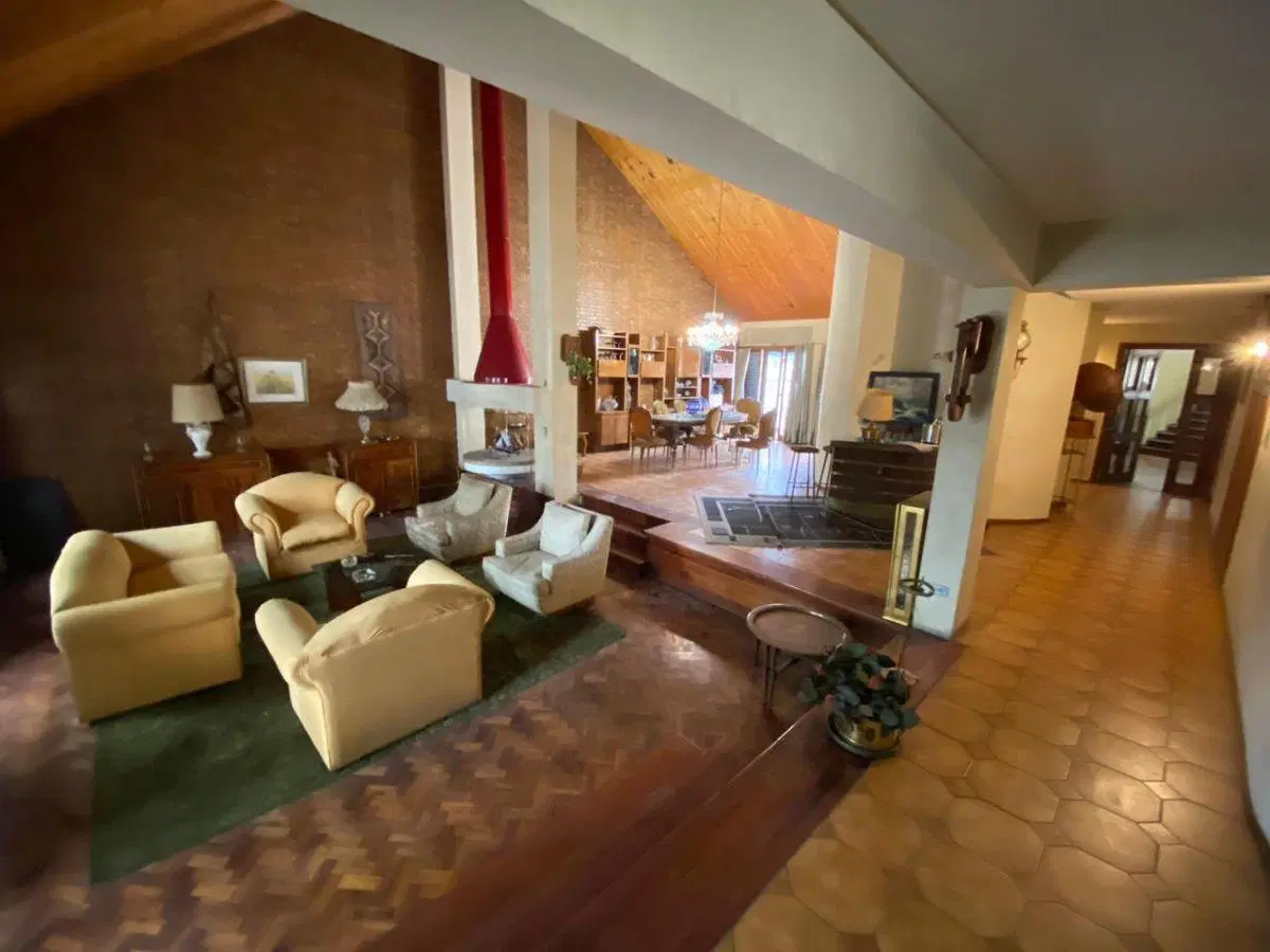 CASA EN VENTA EN CALLE MONTECASEROS 5 HABITACIONES CIUDAD DE MENDOZA. 5