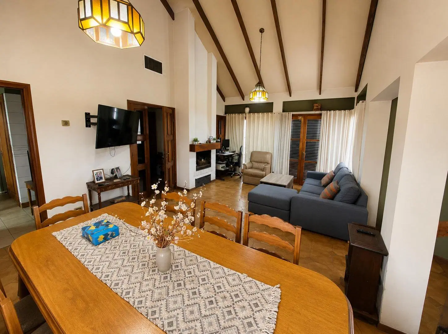 CASA EN VENTA EN CALLE MONTECASEROS 5 HABITACIONES CIUDAD DE MENDOZA. 3