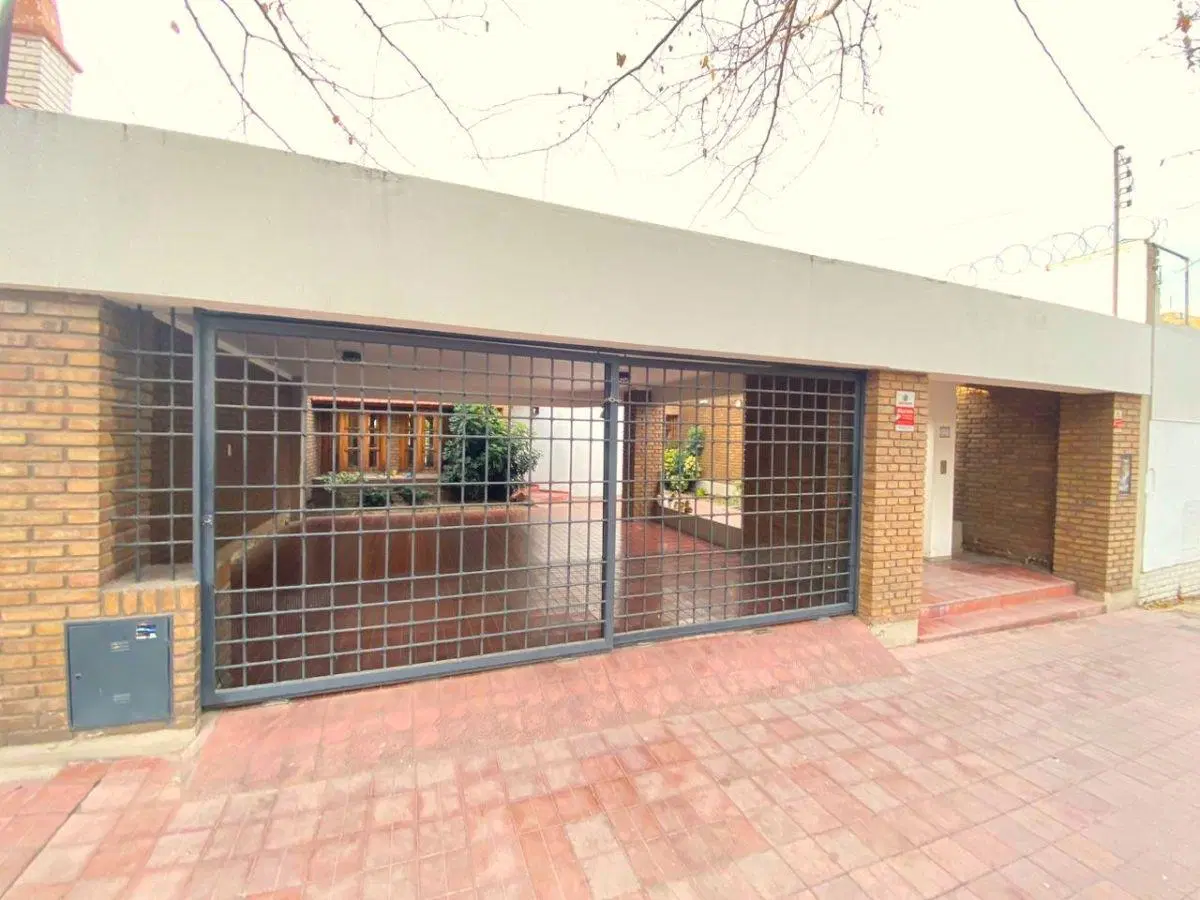 CASA EN VENTA DE 5 HABITACIONES EN 5TA SECCIÓN 5