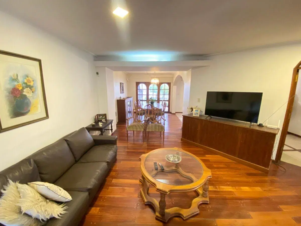 CASA EN VENTA DE 5 HABITACIONES EN 5TA SECCIÓN 4