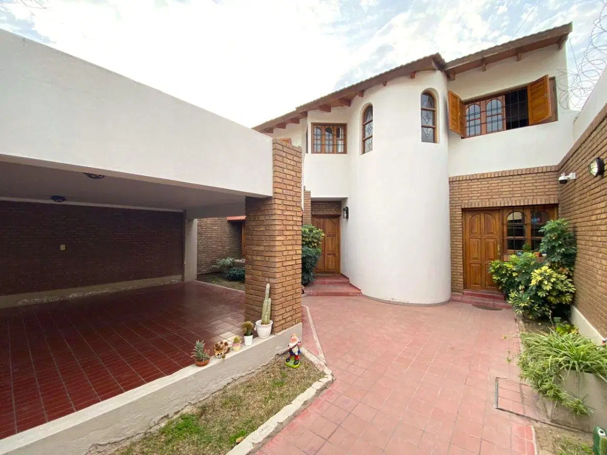 CASA EN VENTA DE 5 HABITACIONES EN 5TA SECCIÓN 1