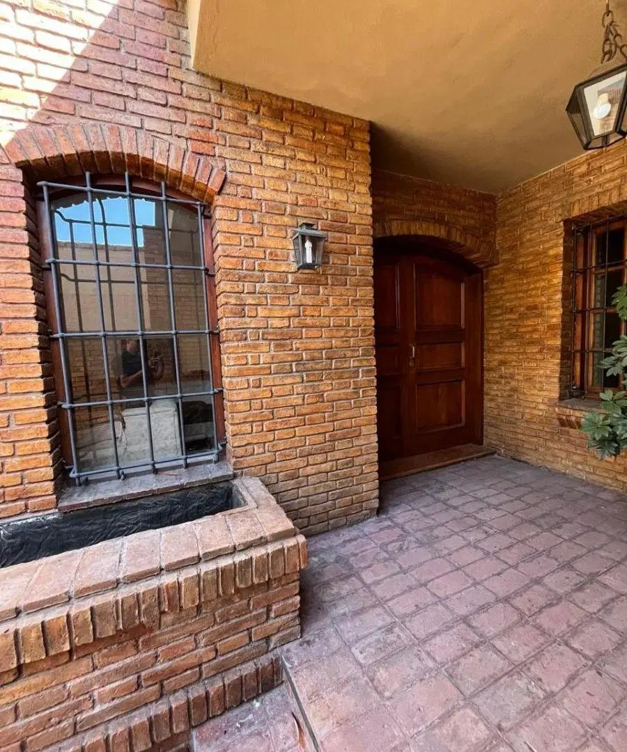 Casa a la venta 5 dormitorios - Quinta seccion 4