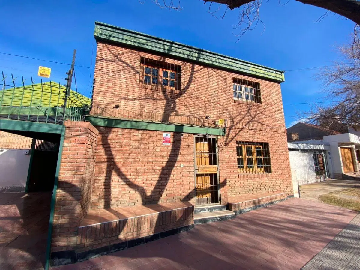 Casa en alquiler 3 habitaciones, 6ta Sección, Ciudad de Mendoza. 4