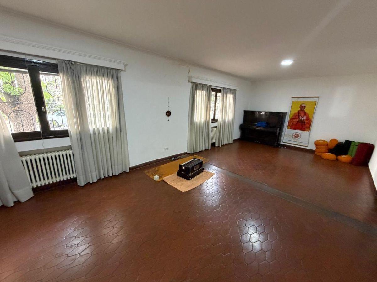 Foto de CASA EN VENTA 5 HABITACIONES BARRIO BOMBAL, MENDOZA, imagen 3