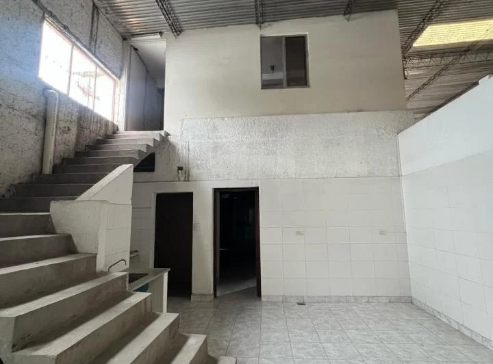 ALQUILER LOCAL COMERCIAL EN CERRILLOS  3