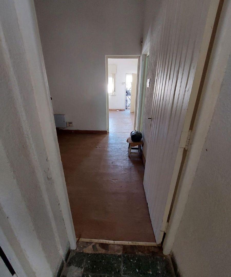 Foto de Venta Casa De 3 Ambientes En Villa Sarmiento, imagen 2