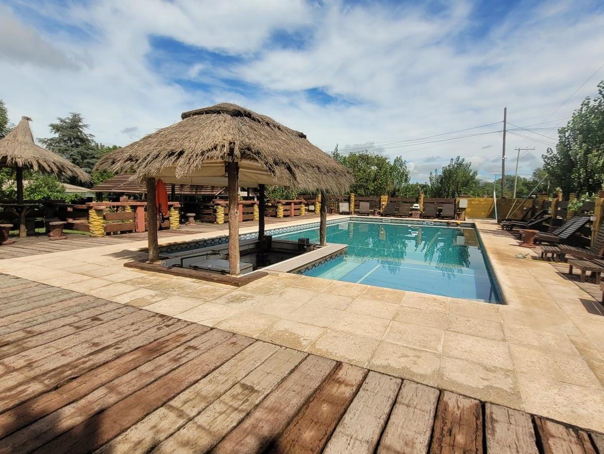 Venta - Complejo de Cabañas con Amenities + Vivienda 1