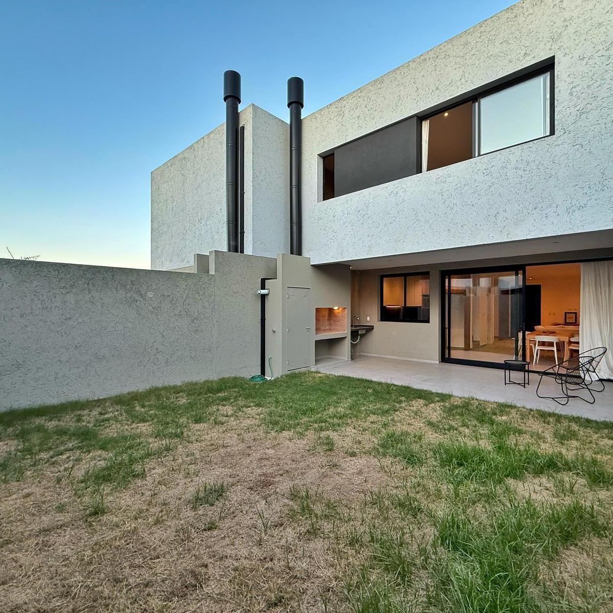 Venta Duplex de Categoria Chacra del Norte 2 5