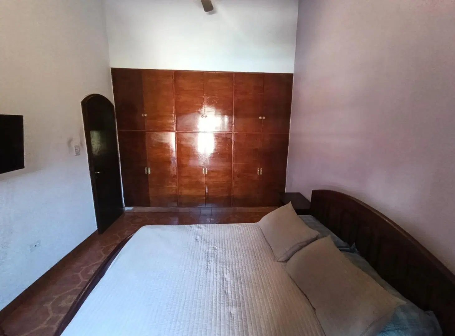 VENTA CASA 4 DORMITORIOS - VILLA CABRERA- GRAN TERRENO 5