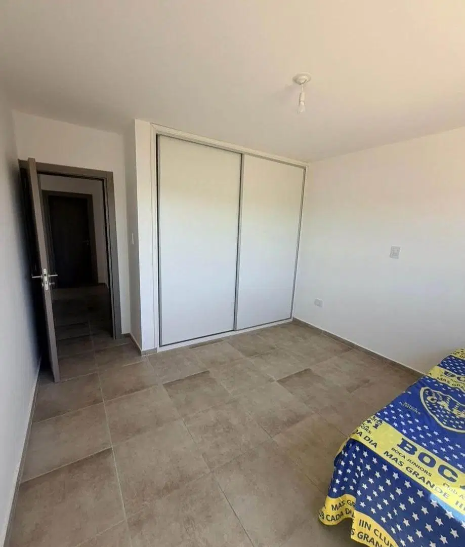 Se vende casa a estrenar, de dos dormitorios, en Barrio Valle Cercano 5