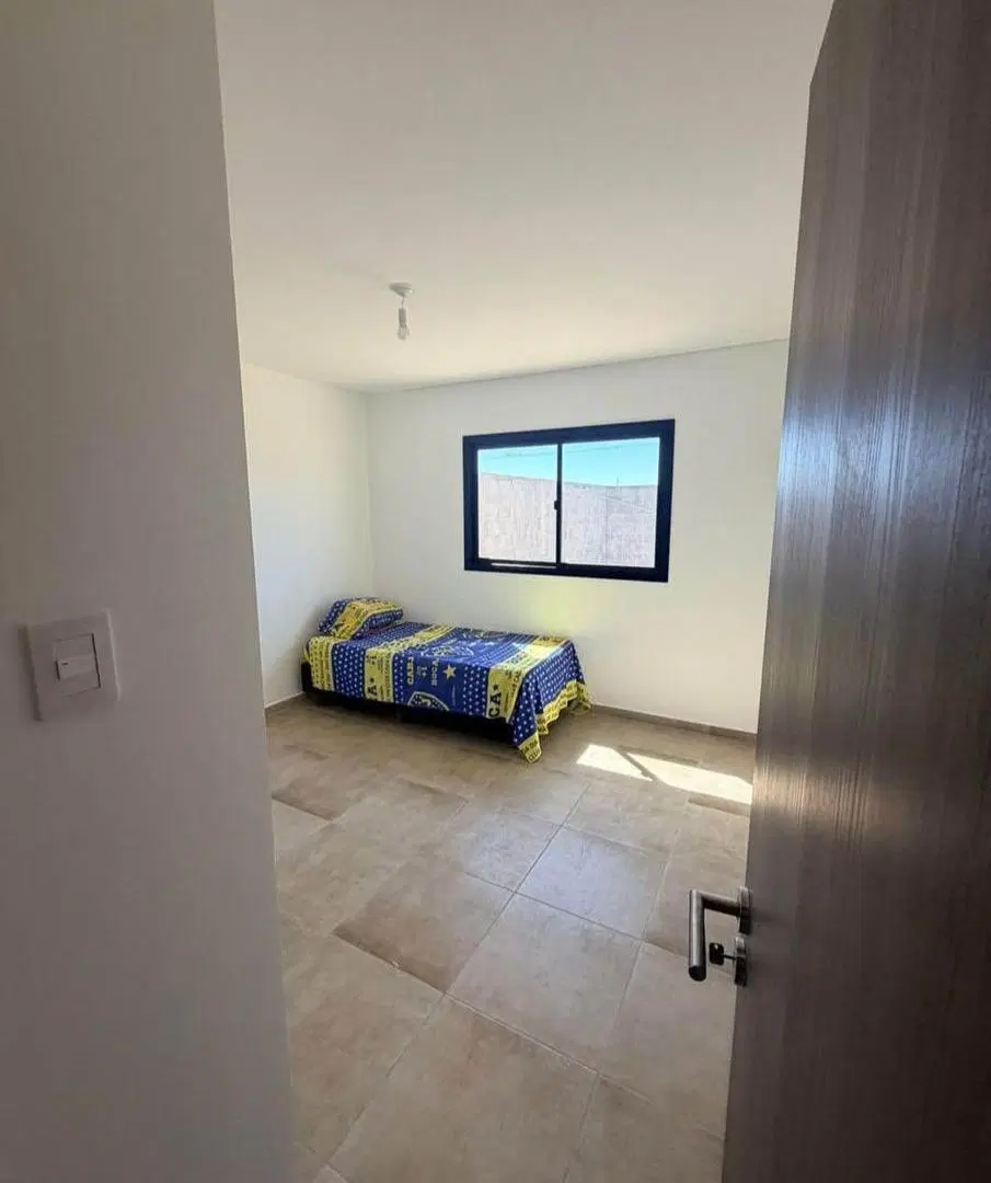 Se vende casa a estrenar, de dos dormitorios, en Barrio Valle Cercano 3