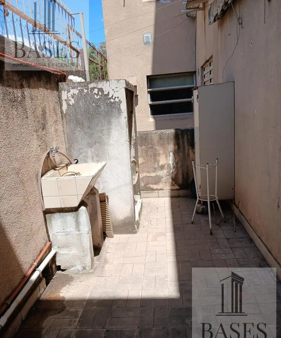 Se vende departamento de 2 dormitorios en primer piso con patio, Zona Alta Cordoba 2