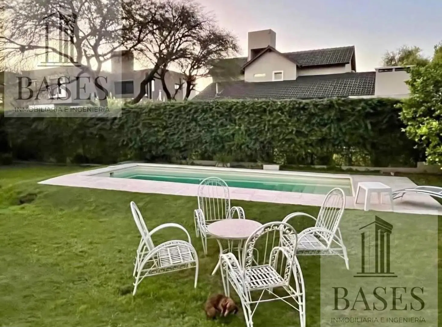 Se vende propiedad en Zona Valle Escondido en una sola planta de 3 dormitorios 1