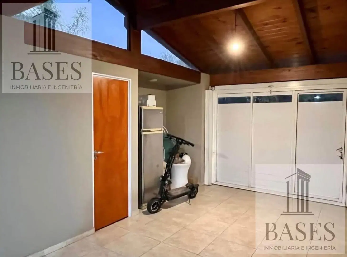 Se vende propiedad en Zona Valle Escondido en una sola planta de 3 dormitorios 8