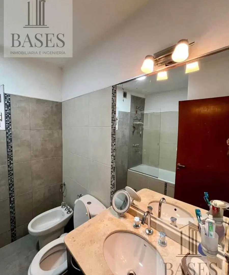 Se vende propiedad en Zona Valle Escondido en una sola planta de 3 dormitorios 4