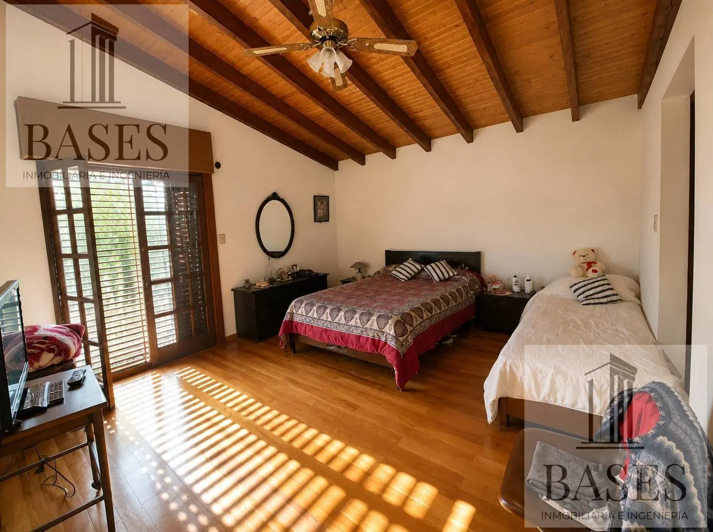 Venta casa 3 dormitorios + local + Departamento 1 dormitorio 8