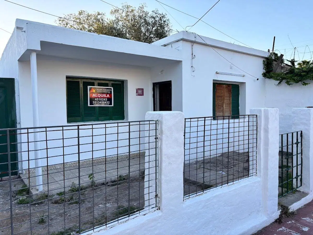 ¡Atención Inversores! Casa con Gran Potencial de Desarrollo y Renta Activa 2