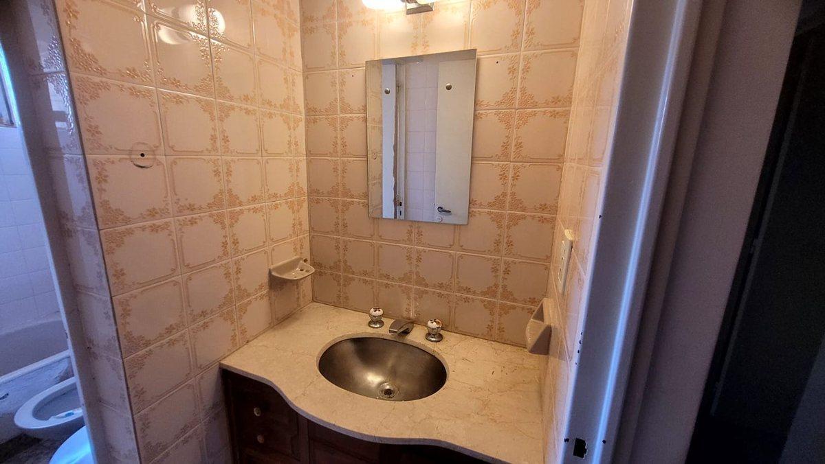 Amplia Casa en Venta en Godoy Cruz 4 Habitaciones 3